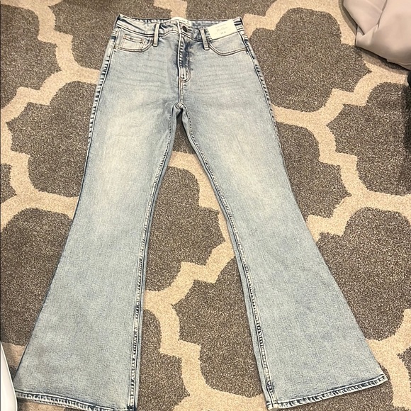 Abercrombie Ultra High Rise Flare - Picture 2 of 4